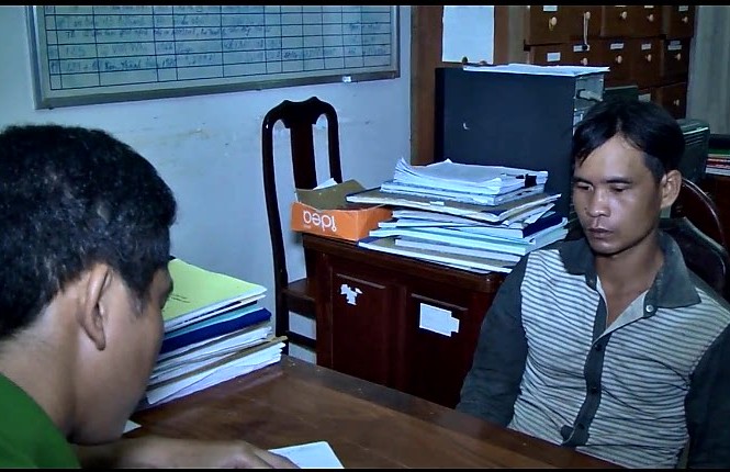 Gã hàng xóm 'yêu râu xanh' nhiều lần hiếp dâm bé gái 10 tuổi Lê Văn Hé tại cơ quan điều tra