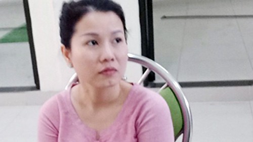 Du khách Pháp bị người đàn bà xinh đẹp đánh thuốc mê cướp 300 triệu Uyên tại cơ quan điều tra. Ảnh: C.A