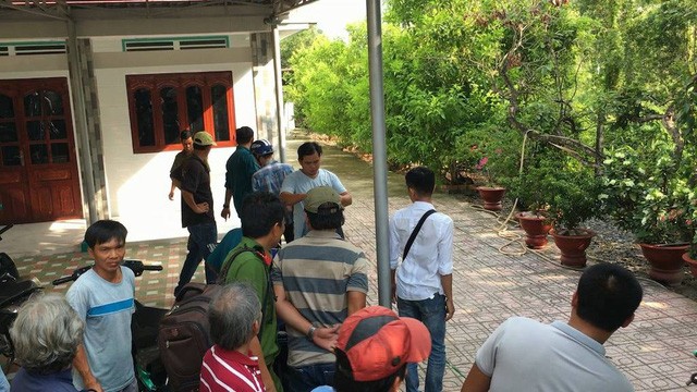 Dùng định vị theo vợ vào nhà nghỉ, người đàn ông đâm chết tình địch Hiện trường vụ đánh ghen khiến anh Th. bị đâm tử vong