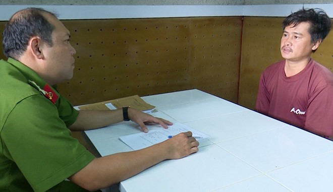 Được khuyên bỏ cờ bạc, chồng dùng dao đâm vợ nhiều nhát Hồng tại cơ quan điều tra