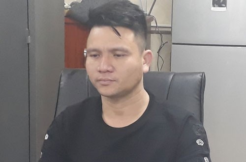 Người đàn ông trộm vàng trị giá hơn 6 tỷ đồng chỉ với tuốc nơ vít Nghi phạm Nguyễn Văn Năm tại trụ sở công an. Ảnh:VnExpress