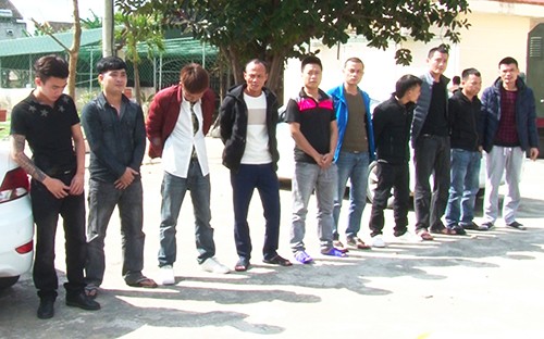 Hai nhóm giang hồ bắn nhau vì tranh giành chiếc ôtô cầm cố Các nghi can tại cơ quan điều tra