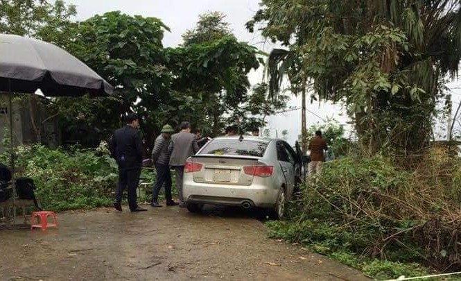 Xác định danh tính nghi phạm nổ súng bắn tài xế, cướp xe taxi Lực lượng chức năng tại hiện trường