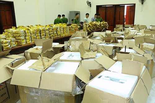 Nghi phạm trong đường dây ma túy hơn 600 kg giàu bất thường Ma túy được giấu trong các loa thùng, bên ngoài bọc hộp carton. Ảnh: C.A