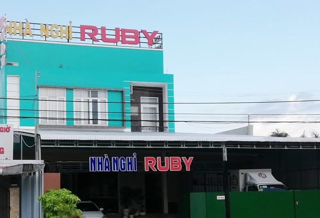 Người phụ nữ khai báo mất vàng sau khi bị đánh ghen Nhà nghỉ Ruby, nơi xảy ra vụ đánh ghen