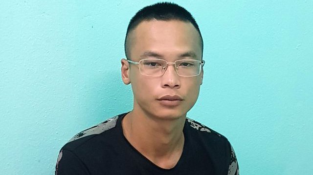Bố 'ngáo đá' nghi đánh đập, ép 2 con nhỏ bịa đặt thông tin rồi tung lên mạng Ngô Văn Hùng tại cơ quan công an
