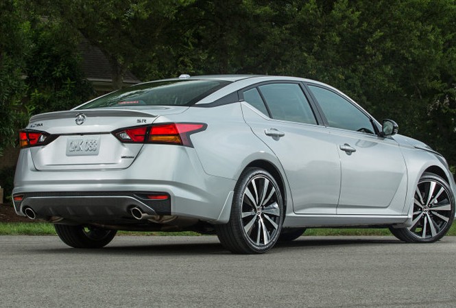 Nissan và Infiniti triệu hồi hơn 1,2 triệu xe vì lỗi camera lùi