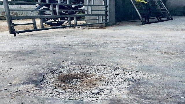 Tạm giữ 9 đối tượng nghi cho nổ mìn trước cửa nhà 'đối thủ' Hiện trường vụ việc