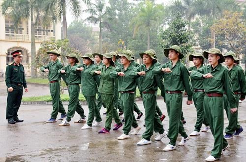 Lương sư phạm thấp thứ 3/10 nhóm ngành Lương lao động theo ngành an ninh quốc phòng đang giữ vị trí đầu bảng