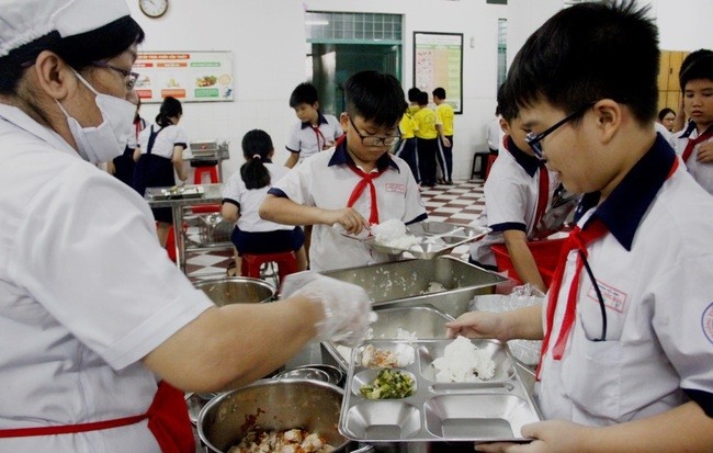 Tăng cường các biện pháp giám sát bữa ăn học đường Bữa ăn học đường nhận được sự quan tâm của các phụ huynh