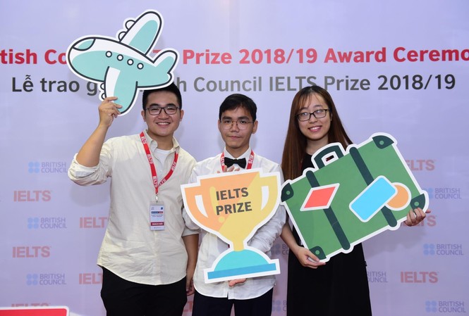 Ba thí sinh Việt Nam nhận Học bổng IELTS Prize 2018/19 Ba thí sinh Việt Nam giành học bổng IELTS Prize 2018/19