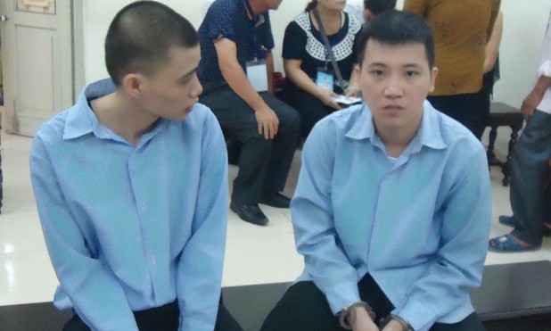 Nhân viên quán ốc đâm chết đồng nghiệp vì hay bị mắng chửi Các bị cáo tại toà.
