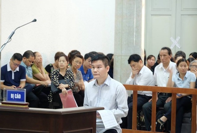 Tiến sĩ 'học làm giàu' nhận án chung thân vì tội lừa đảo Bị cáo Phạm Thanh Hải tại tòa.