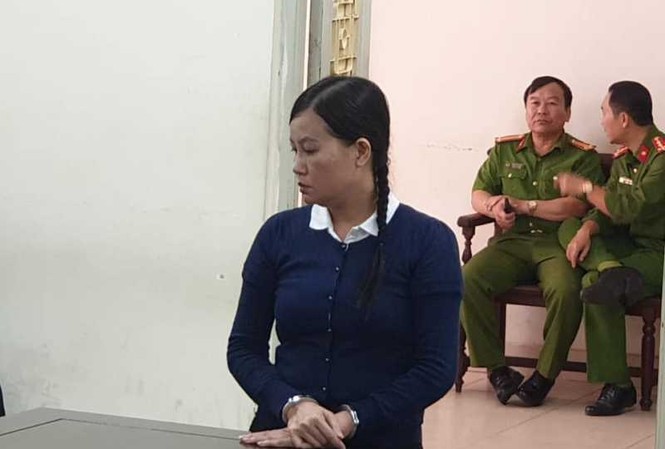 Kiểm tra viên VKSND tối cao mắc bẫy tín dụng đen của đồng nghiệp Bị cáo Phùng Mỹ Giang tại tòa.