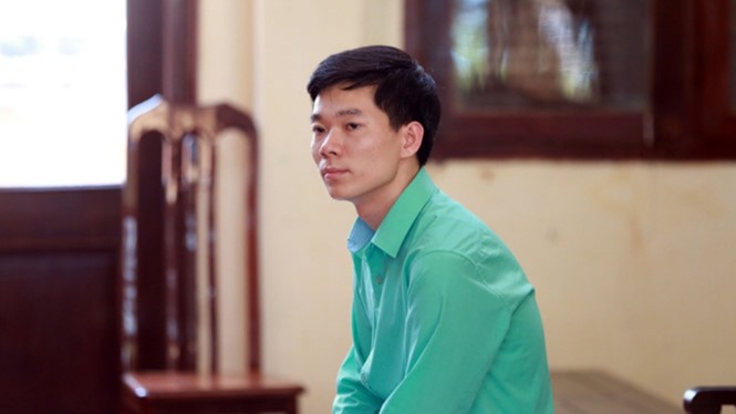 Bị cáo Hoàng Công Lương vắng mặt, phiên tòa bị tạm hoãn Bị cáo Hoàng Công Lương tại tòa năm 2018.