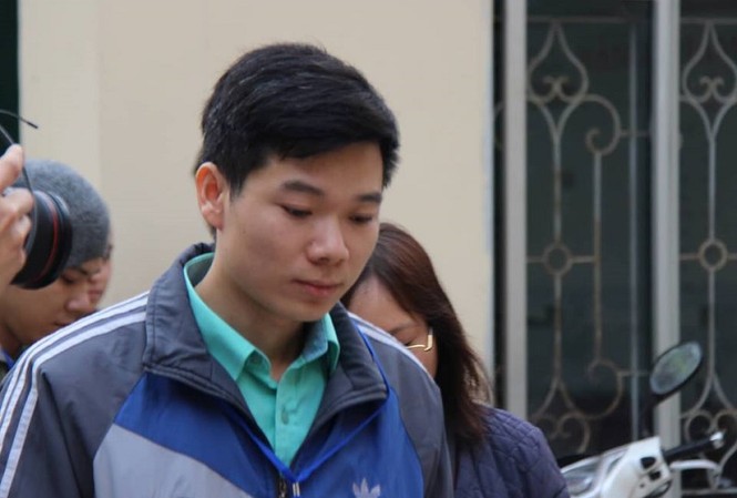 Đề nghị giám định tâm thần bị cáo Hoàng Công Lương Bị cáo Hoàng Công Lương tại tòa sáng 14/1.