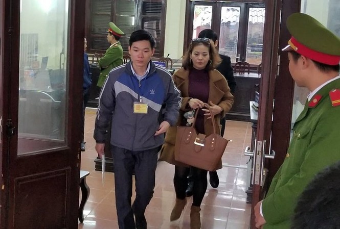 Luật sư nghi vấn có 'đầu độc' trong vụ án chạy thận ở Hòa Bình Bị cáo Hoàng Công Lương tại tòa.