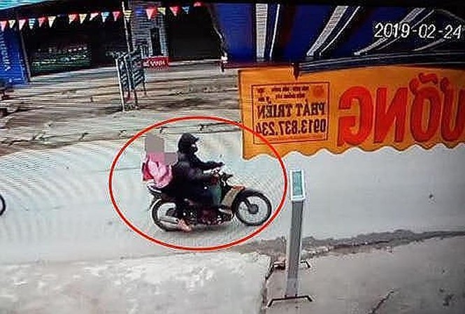 VKS cho rằng vụ bé 9 tuổi bị xâm hại ở Chương Mỹ có dấu hiệu phạm tội hiếp dâm Hình ảnh đối tượng Trình chở cháu bé ra vườn chuối.