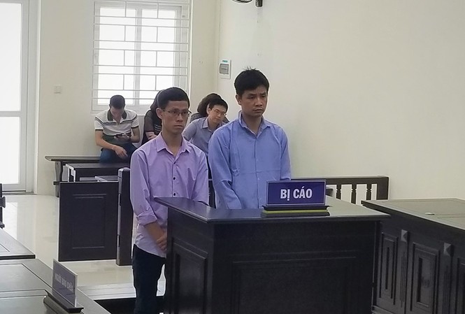 Thủ đoạn tinh vi của kẻ giả quyết định từ Bộ trưởng Công an nhằm lừa đảo Từ trái qua, các bị cáo Quân và Điệp.