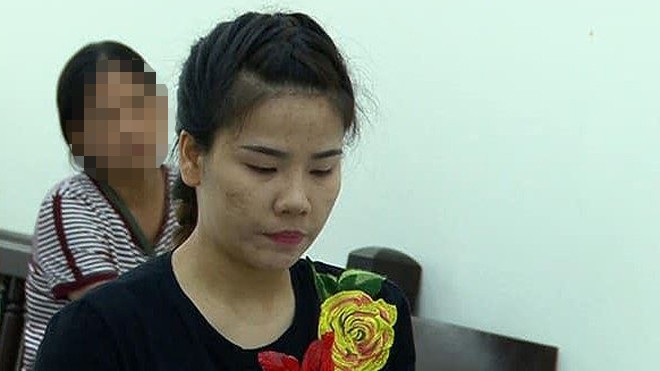 Tú bà dắt mối 30 tiếp viên cho khách Hàn Quốc chọn mua dâm Bị cáo Nguyễn Thị Chang tại tòa.