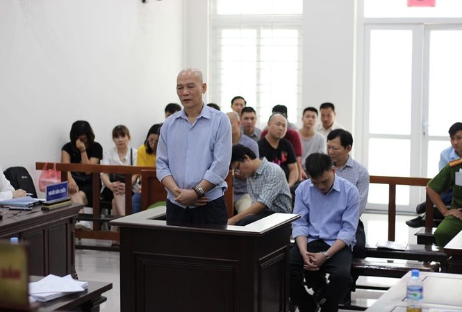 Nguyên Chủ tịch Hội đồng quản trị Công ty Nhà Hà Nội lĩnh 36 tháng tù Các bị cáo trong vụ án.