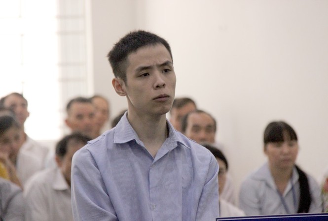 15 năm tù cho kẻ đoạt mạng người yêu bất thành Bị cáo Phạm Văn Viên tại tòa.