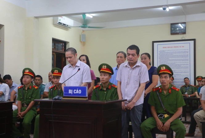 Cần khởi tố, điều tra hành vi hối lộ để nâng điểm tại Hà Giang Các bị cáo trong vụ nâng điểm thi tại Hà Giang.