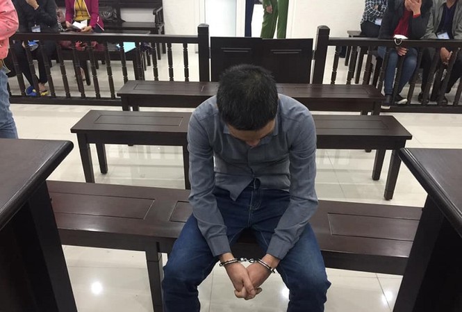 Người cha giết 2 đứa trẻ vì phát hiện không phải con mình Bị cáo Nguyễn Văn Duy tại tòa án Hà Nội.