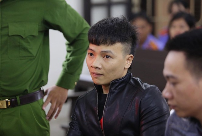 Khá 'bảnh' nhận 10 năm 6 tháng tù, hứa sẽ thành công dân có ích Bị cáo Ngô Bá Khá phải nhận 10 năm 6 tháng tù.