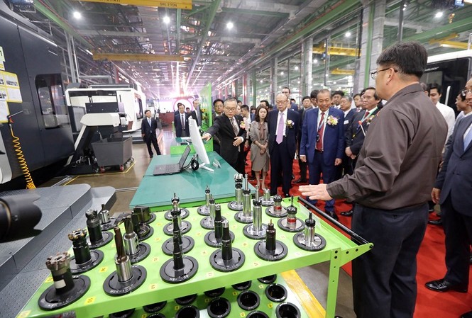 Bên trong nhà máy sản xuất động cơ máy bay ở Hòa Lạc Bên trong nhà máy sản xuất động cơ máy bay ở Hòa Lạc