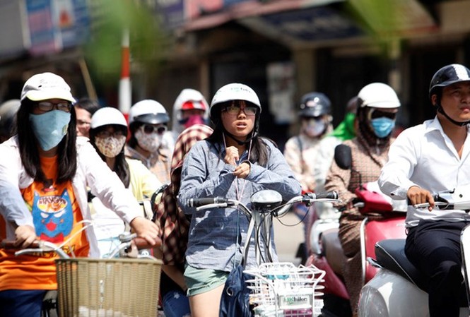 Hà Nội tiếp tục nắng nóng, oi bức những ngày tới Hà Nội tiếp tục nắng nóng, oi bức những ngày tới