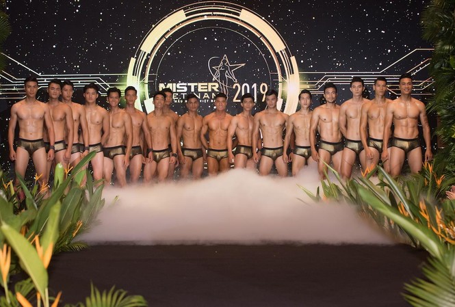 'Nhức mắt' với body chuẩn 6 múi của các thí sinh Mister Việt Nam 2019 'Nhức mắt' với body chuẩn 6 múi của các thí sinh Mister Việt Nam 2019