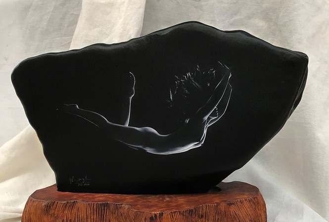 Lần đầu tiên, Thái Phiên tung bộ ảnh nude in trên đá đẹp mê hồn Lần đầu tiên, Thái Phiên tung bộ ảnh nude in trên đá đẹp mê hồn