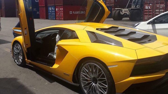 Mua Lamborghini Aventador S, người Việt phải nộp hơn 4 tỷ đồng phí trước bạ Mua Lamborghini Aventador S, người Việt phải nộp hơn 4 tỷ đồng phí trước bạ