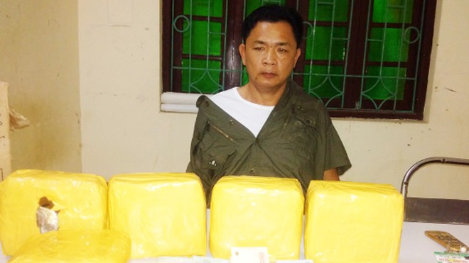 Vận chuyển 5 bánh ma túy đá từ Lào về Việt Nam bán kiếm lời Đối tượng Tòng Văn Ổn cùng tang vật liên quan