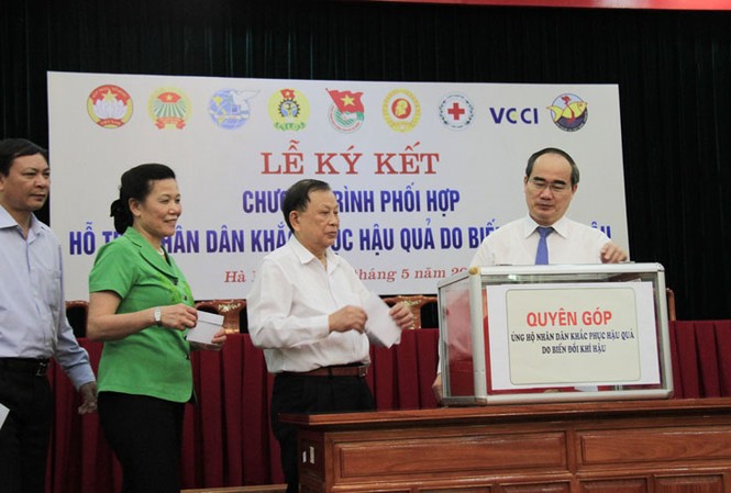 'Góp một ngày thu nhập hỗ trợ đồng bào vùng hạn mặn, cá chết' 'Góp một ngày thu nhập hỗ trợ đồng bào vùng hạn mặn, cá chết'