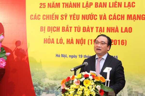 Bí thư Hà Nội Hoàng Trung Hải tri ân cựu tù Hỏa Lò Bí thư Thành ủy Hà Nội Hoàng Trung Hải