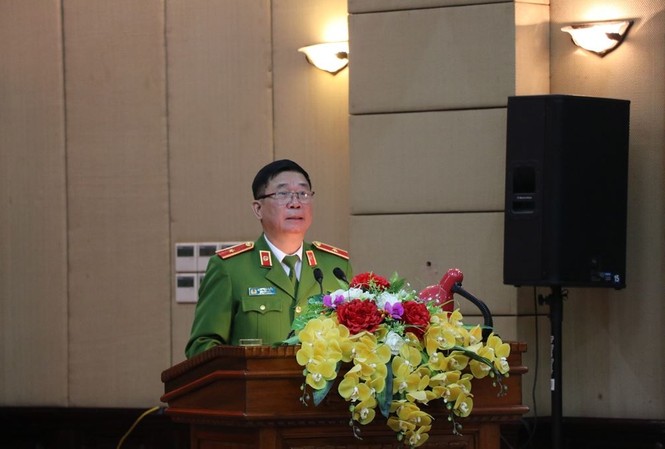 Tướng công an: Vì lợi nhuận, nhiều người cố tình chiếm vỉa hè Phó Giám đốc công an thành phố phát biểu tại hội nghị