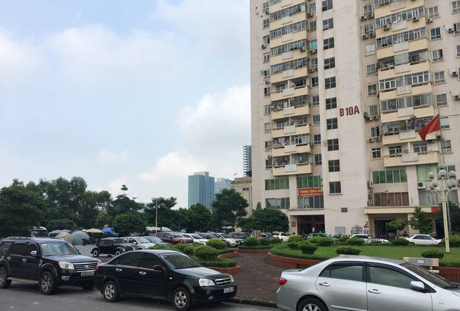 Hà Nội: Nhiều khu đô thị thờ ơ với chiến dịch đòi lại vỉa hè Hà Nội: Nhiều khu đô thị thờ ơ với chiến dịch đòi lại vỉa hè