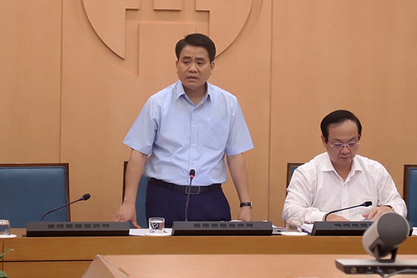 Chủ tịch Hà Nội: Đeo mặt nạ phòng độc khi người khác đeo khẩu trang là phản cảm Chủ tịch UBND thành phố Hà Nội Nguyễn Đức Chung kết luận buổi làm việc.