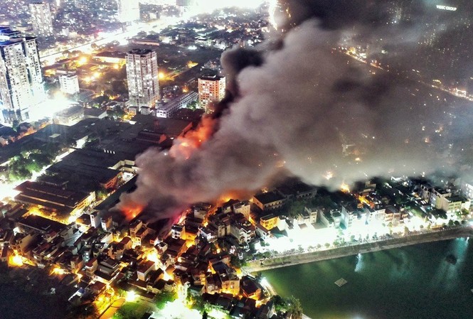 Hà Nội tái khẳng định ngưỡng thủy ngân khu vực nhà máy Rạng Đông an toàn Vụ cháy nhà xưởng Cty Rạng Đông tiếp tục gây băn khoăn vì mỗi cơ quan nói một kiểu về chất lượng môi trường quanh khu vực.