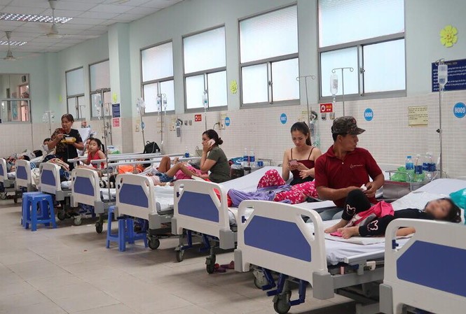Vụ 55 trẻ ngộ độc: Cơ sở cung cấp bánh mì chà bông không đảm bảo ATTP Bệnh nhi nằm điều trị tại bệnh viện quận Tân Phú