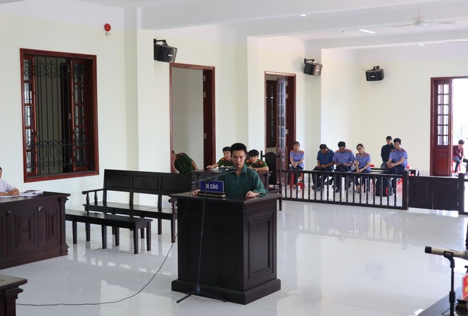 Vì chiếc nón bảo hiểm, người chết, kẻ ở tù chung thân Danh tại phiên tòa ngày 21.5
