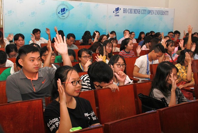 Chúng ta đang đứng giữa 'mê hồn trận' mạng xã hội sinh viên trường ĐH Mở TPHCM hào hứng tham gia giao lưu