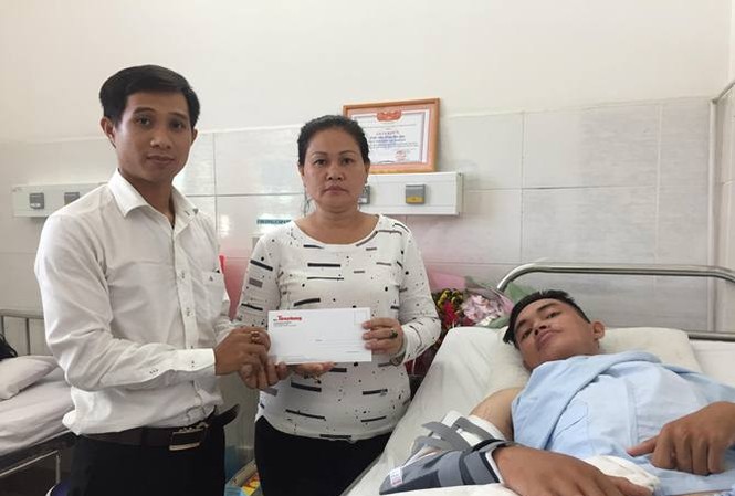 Bạn đọc báo Tiền Phong hỗ trợ 110 triệu đồng cho 5 hiệp sĩ bắt cướp Bạn đọc báo Tiền Phong hỗ trợ 110 triệu đồng cho 5 hiệp sĩ bắt cướp