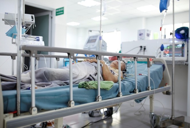 Người đàn ông bị máy xúc quật vào bụng được cứu sống ngoạn mục Người đàn ông bị máy xúc quật vào bụng được cứu sống ngoạn mục