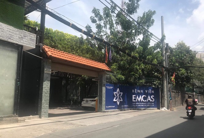 Hàng loạt sai phạm tại Bệnh viện thẩm mỹ Emcas nâng ngực gây chết người Hàng loạt sai phạm tại Bệnh viện thẩm mỹ Emcas nâng ngực gây chết người