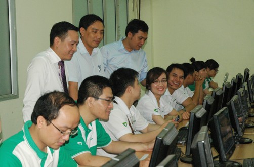 Nâng cao lý luận chính trị cho Đoàn viên, Thanh niên Lãnh đạo Đoàn khối doanh nghiệp T.Ư kiểm tra phần thi của thí sinh ngày 10/6