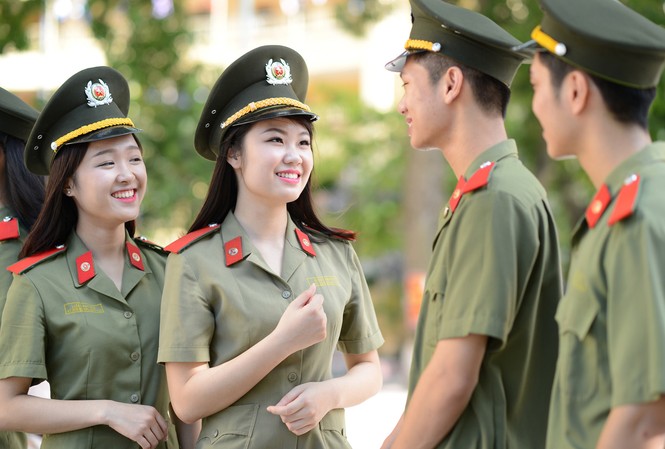 Ngắm các Ngắm các "nam thanh nữ tú" Học viện An ninh trong đồng phục màu cỏ úa