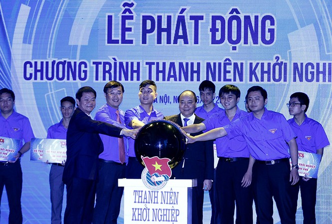 Thủ tướng đối thoại với thanh niên về khởi nghiệp Thủ tướng Nguyễn Xuân Phúc; Bí thư thứ nhất T.Ư Đoàn cùng các đại biểu, thanh niên thực hiện nghi thức khởi động chương trình thanh niên khởi nghiệp